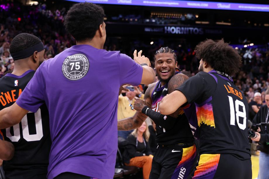 [图]杰伦·格林1.1秒三分压哨绝杀 太阳双加时险胜魔术