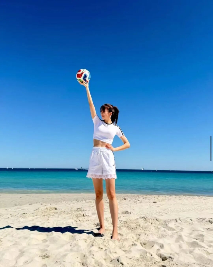 bsport-【每日足球女神30】这可能是有史以来踢球最好的日本演员|真岛优|花式|球技|训练|足球小将_新浪体育_新浪新闻