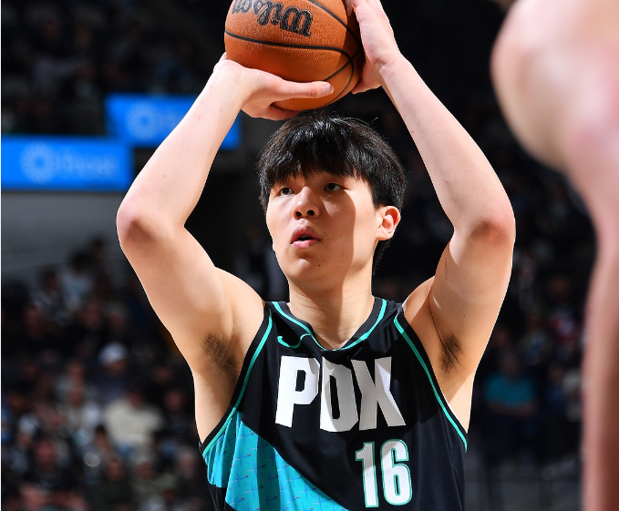bsports-锁定第八！杨瀚森0分1篮板开拓者横扫国王 附加赛将战太阳